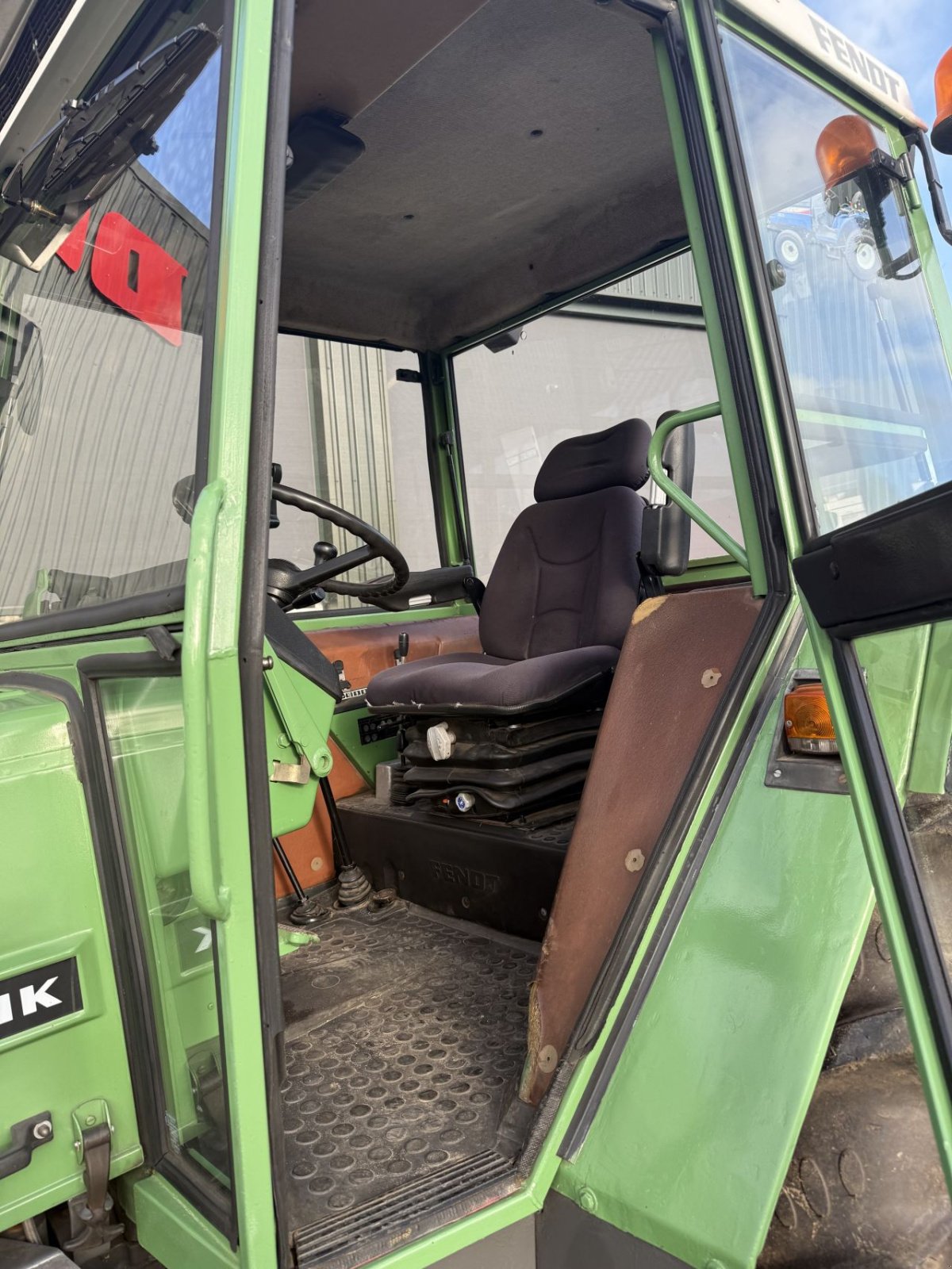 Traktor of the type Fendt 303, Gebrauchtmaschine in Wadenoijen (Picture 4)