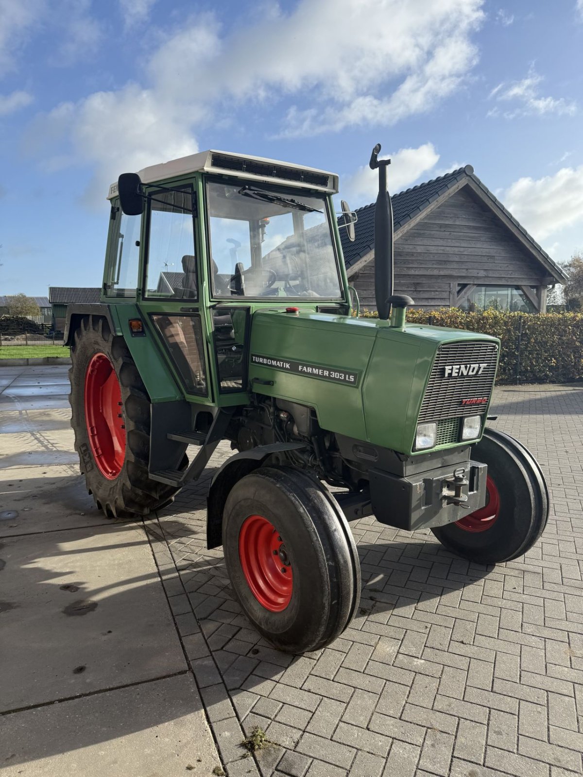 Traktor of the type Fendt 303, Gebrauchtmaschine in Wadenoijen (Picture 2)