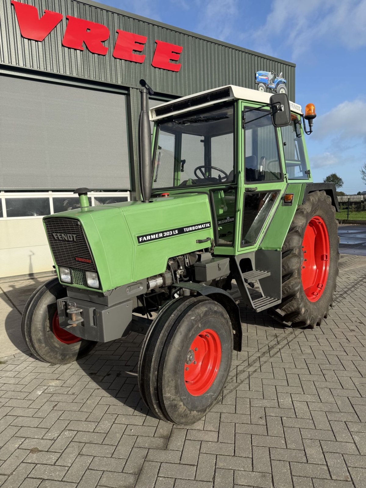 Traktor of the type Fendt 303, Gebrauchtmaschine in Wadenoijen (Picture 1)