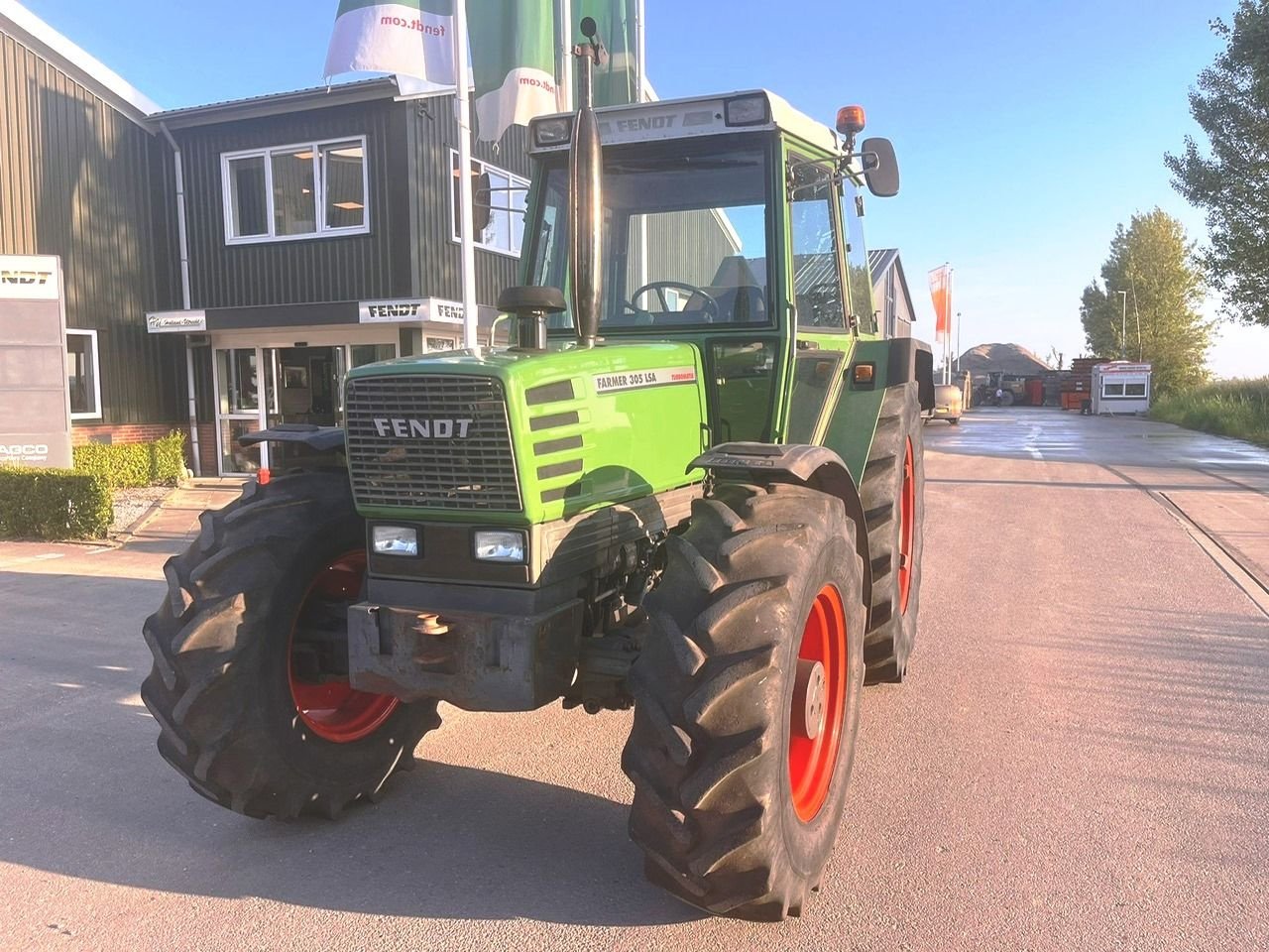 Traktor типа Fendt 305 LSA, Gebrauchtmaschine в Montfoort (Фотография 2)