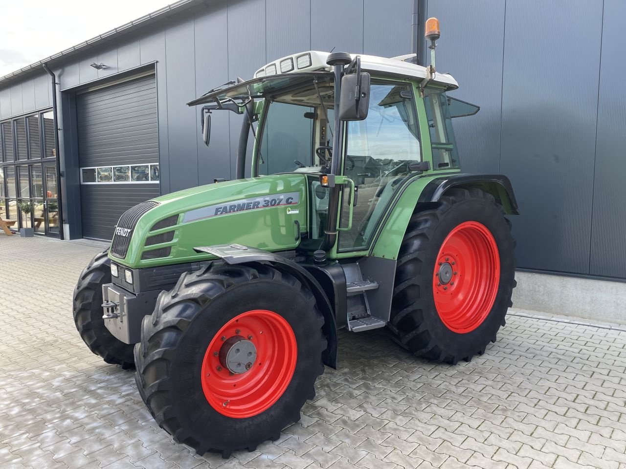 Traktor des Typs Fendt 307C, Gebrauchtmaschine in Daarle (Bild 2)