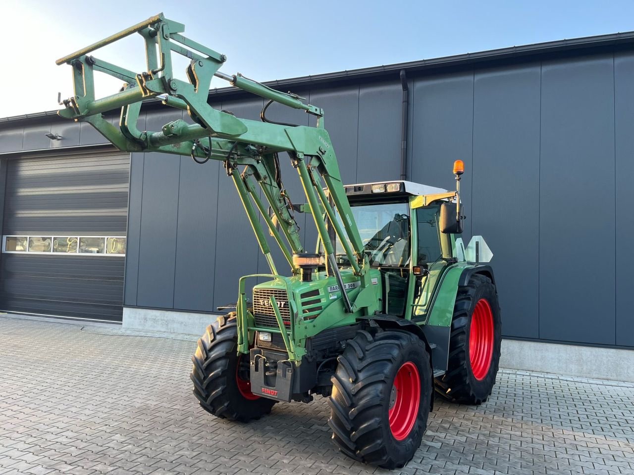 Traktor of the type Fendt 308 Holland Farmer, Gebrauchtmaschine in Daarle (Picture 1)