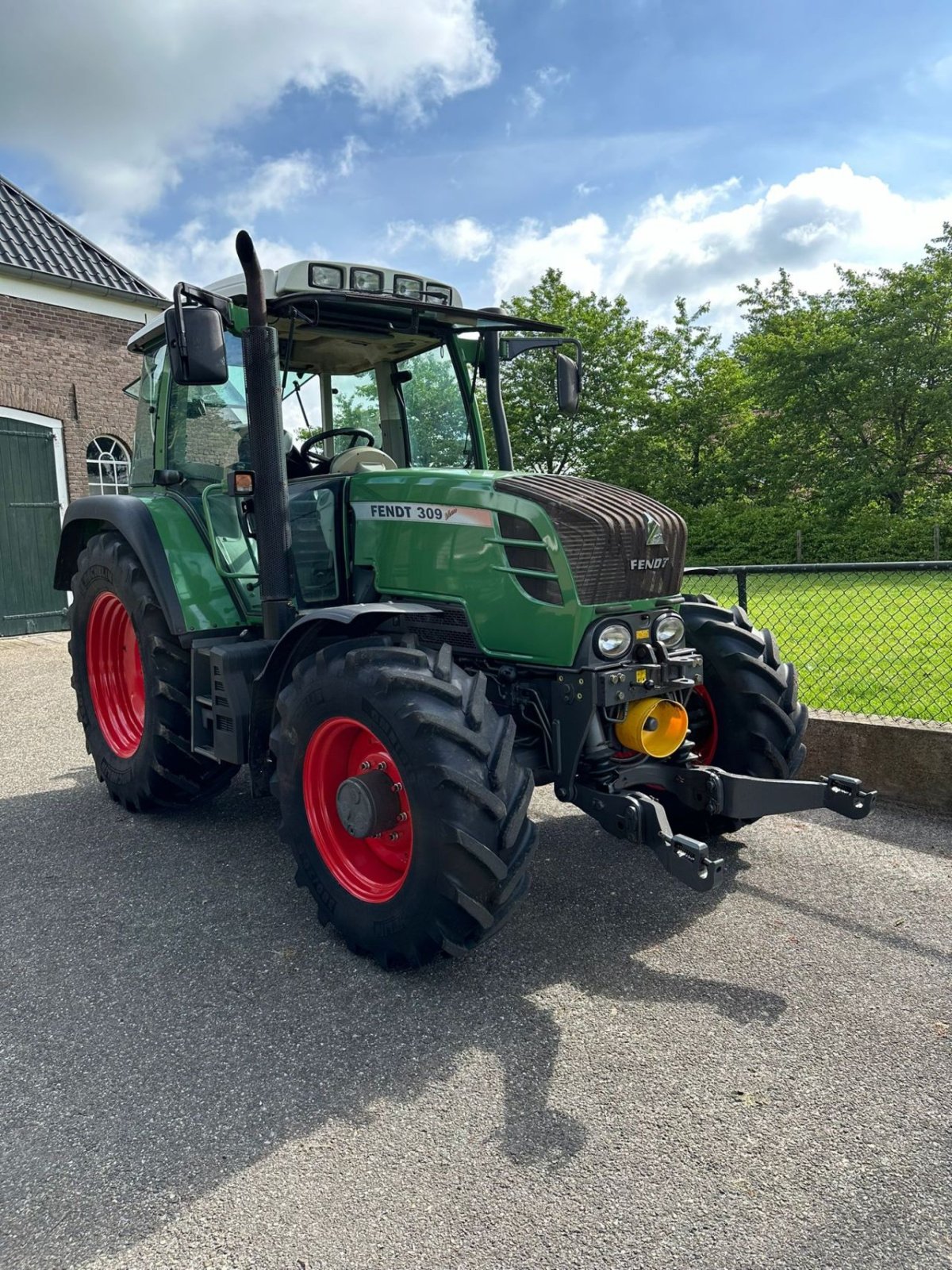 Traktor типа Fendt 309 Vario met Fronthef Aftakas, Gebrauchtmaschine в zwolle (Фотография 2)