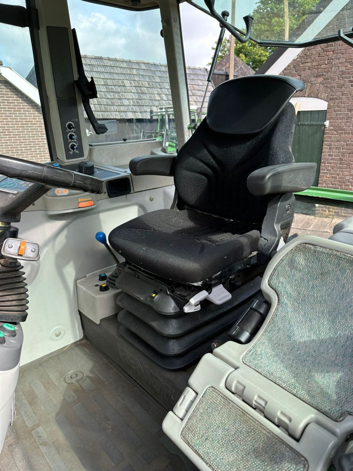 Traktor типа Fendt 309 Vario met Fronthef Aftakas, Gebrauchtmaschine в zwolle (Фотография 4)