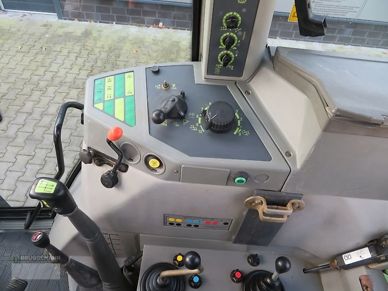 Traktor van het type Fendt 309E, *** 3800 Stunden, 1. Hand, gefederte Vorderachse, Klimaanalge, Druckluft, Stoll frontlader***, Gebrauchtmaschine in Meppen (Foto 17)