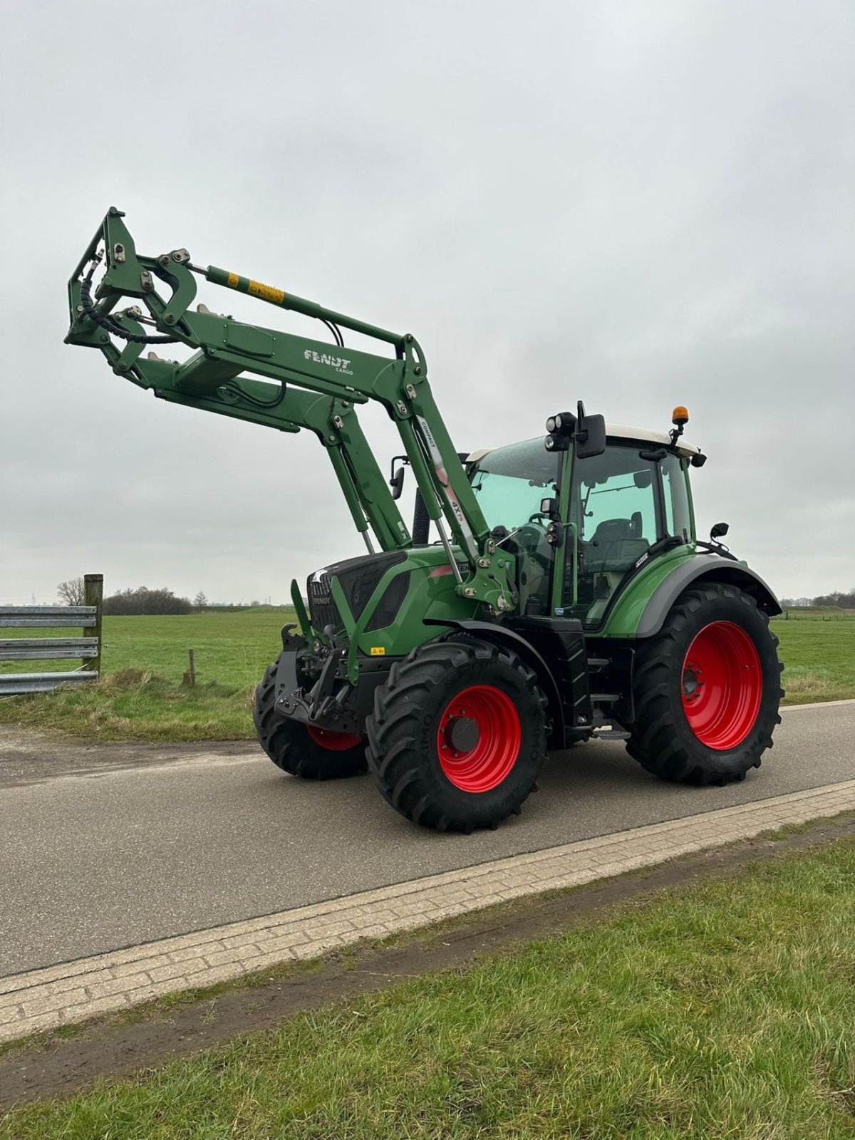 Traktor tipa Fendt 310 Vario S4 met voorlader, Gebrauchtmaschine u zwolle (Slika 1)