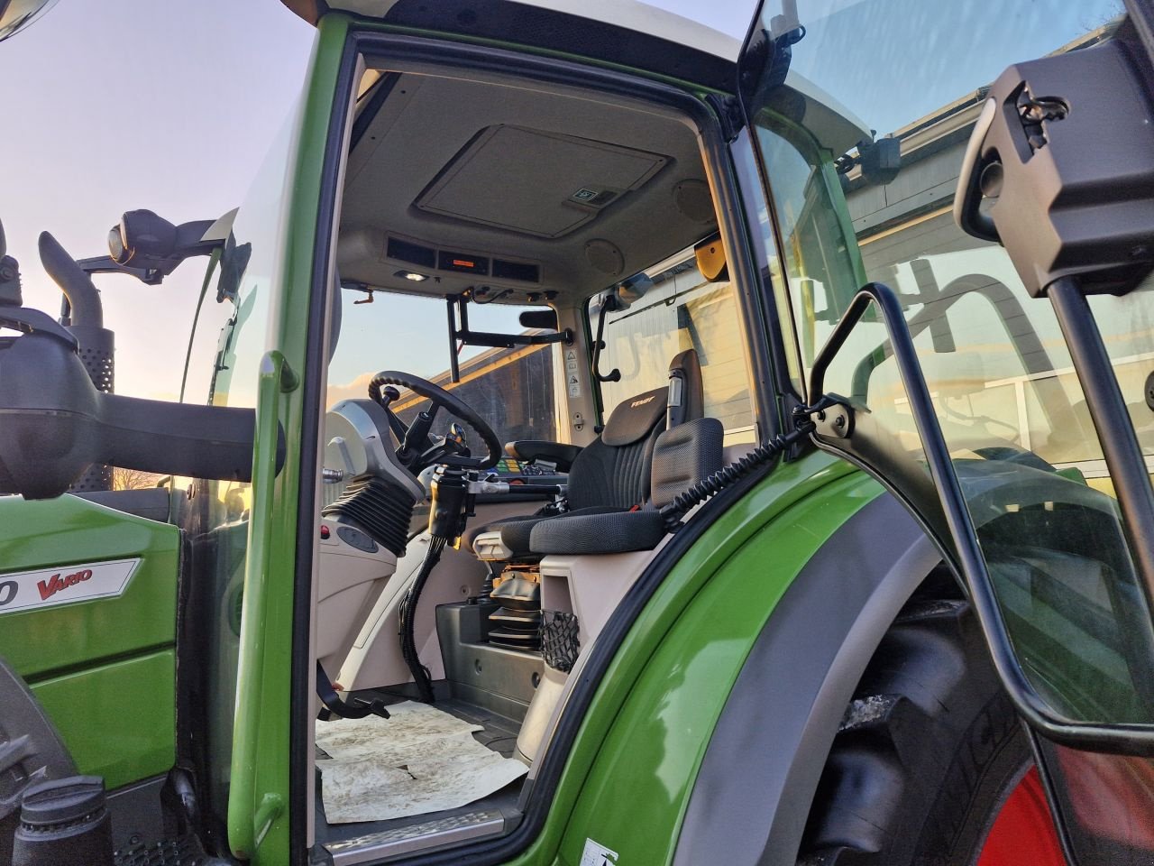 Traktor des Typs Fendt 310 vario S4, Gebrauchtmaschine in Daarle (Bild 5)