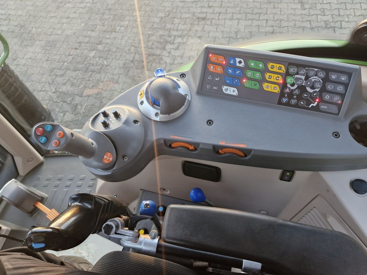 Traktor des Typs Fendt 310 vario S4, Gebrauchtmaschine in Daarle (Bild 6)