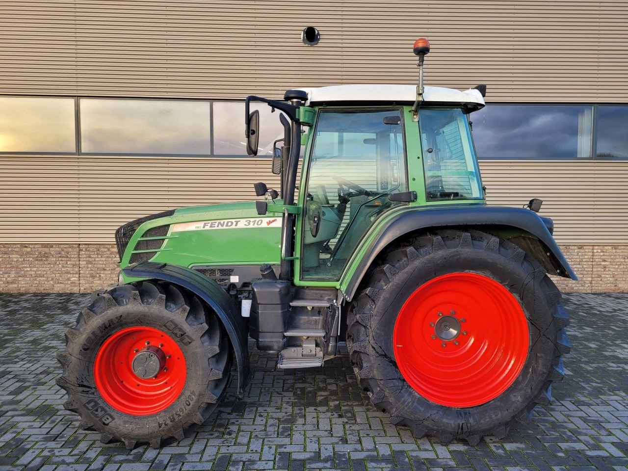 Traktor des Typs Fendt 310 vario tms, Gebrauchtmaschine in Houten (Bild 2)