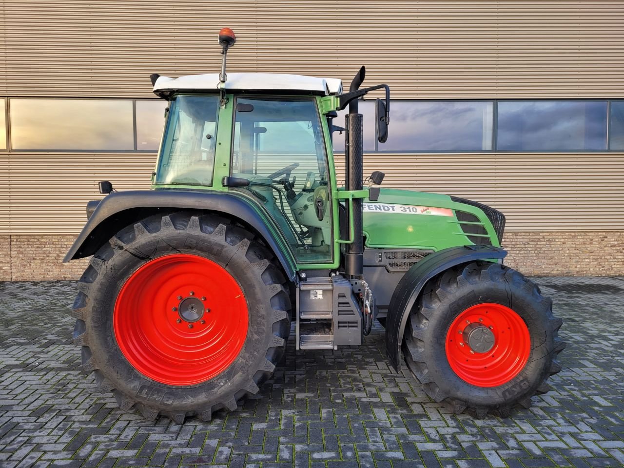 Traktor des Typs Fendt 310 vario tms, Gebrauchtmaschine in Houten (Bild 4)