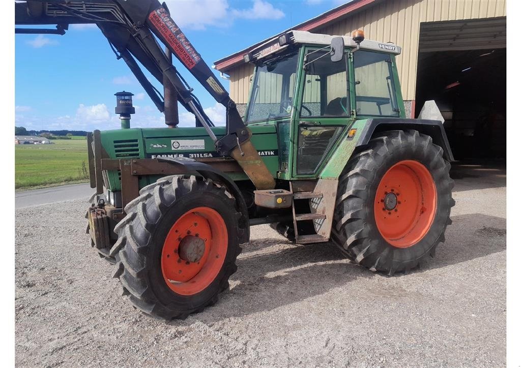 Traktor Türe ait Fendt 311 LSA Turbomatic med stoll læsser, Gebrauchtmaschine içinde Vildbjerg (resim 1)