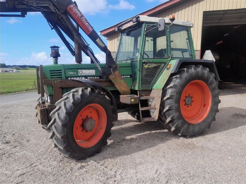 Traktor типа Fendt 311 LSA Turbomatic med stoll læsser, Gebrauchtmaschine в Vildbjerg