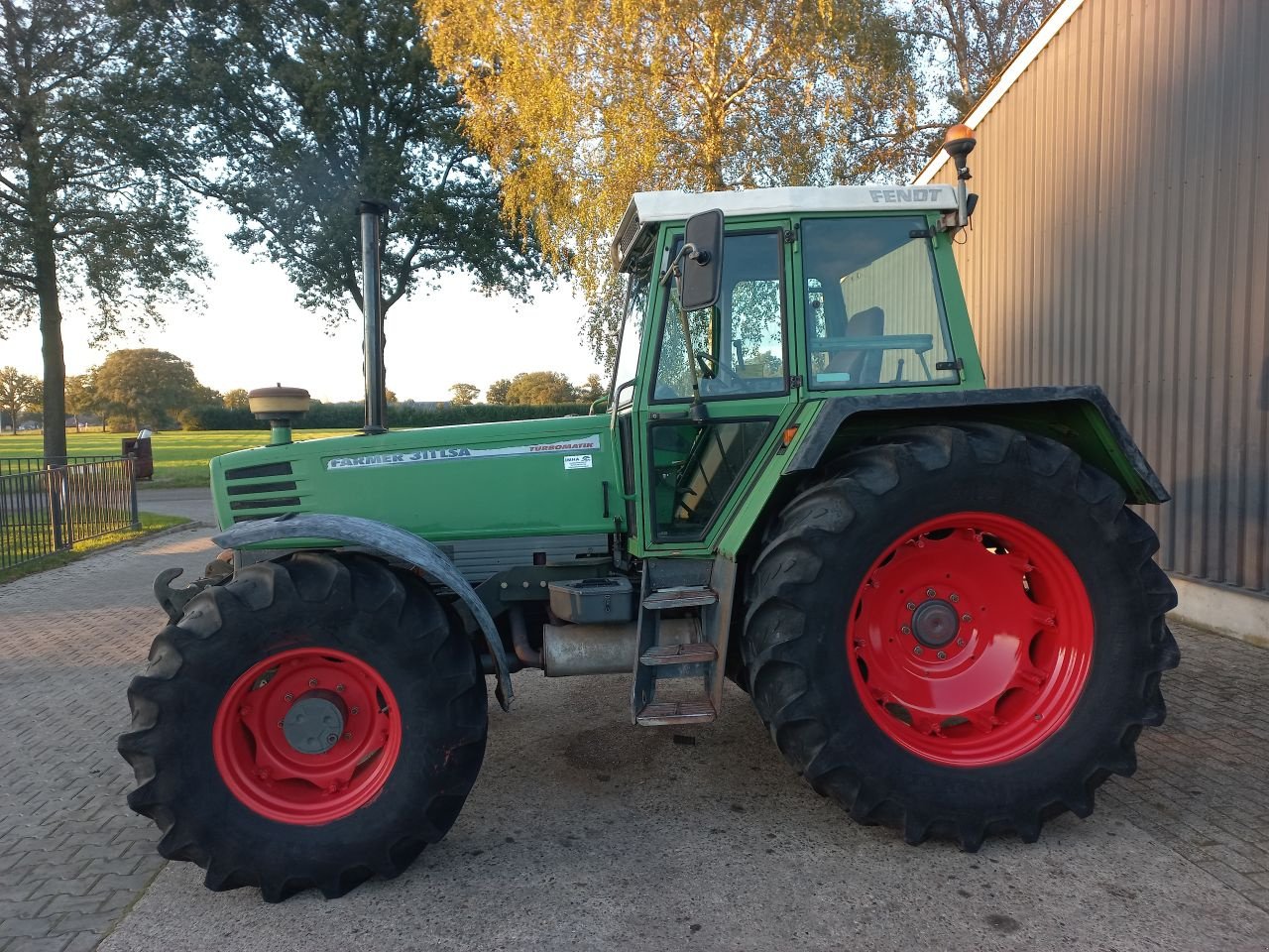 Traktor a típus Fendt 311 lsa, Gebrauchtmaschine ekkor: Daarle (Kép 4)