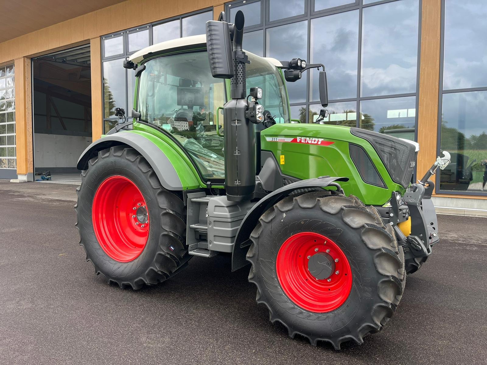 Traktor van het type Fendt 311 Vario Profi, Neumaschine in Ziemetshausen (Foto 1)