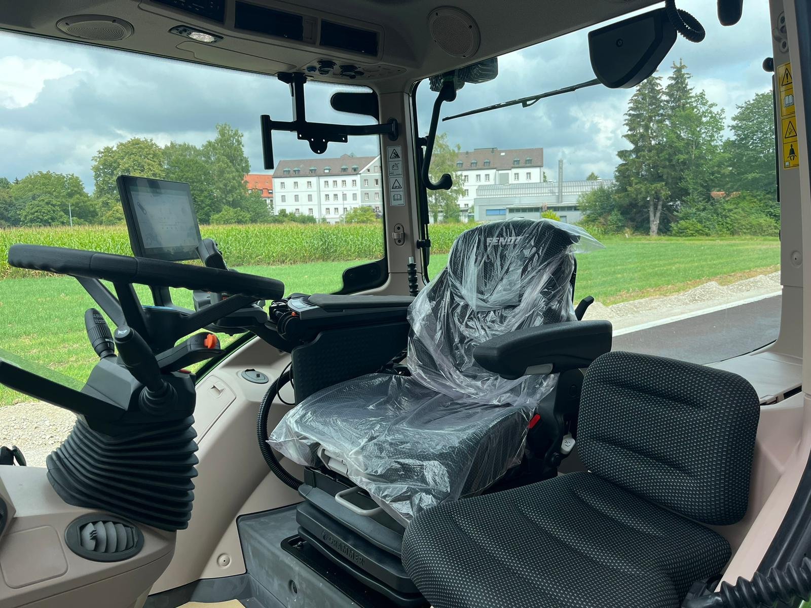 Traktor van het type Fendt 311 Vario Profi, Neumaschine in Ziemetshausen (Foto 10)