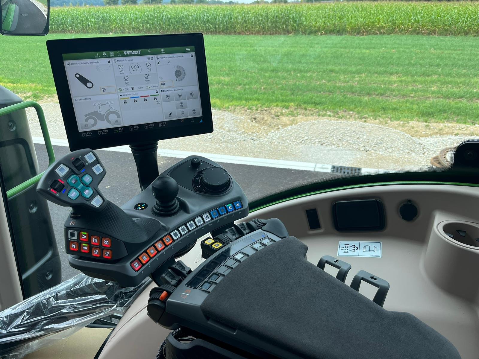 Traktor des Typs Fendt 311 Vario Profi, Neumaschine in Ziemetshausen (Bild 11)