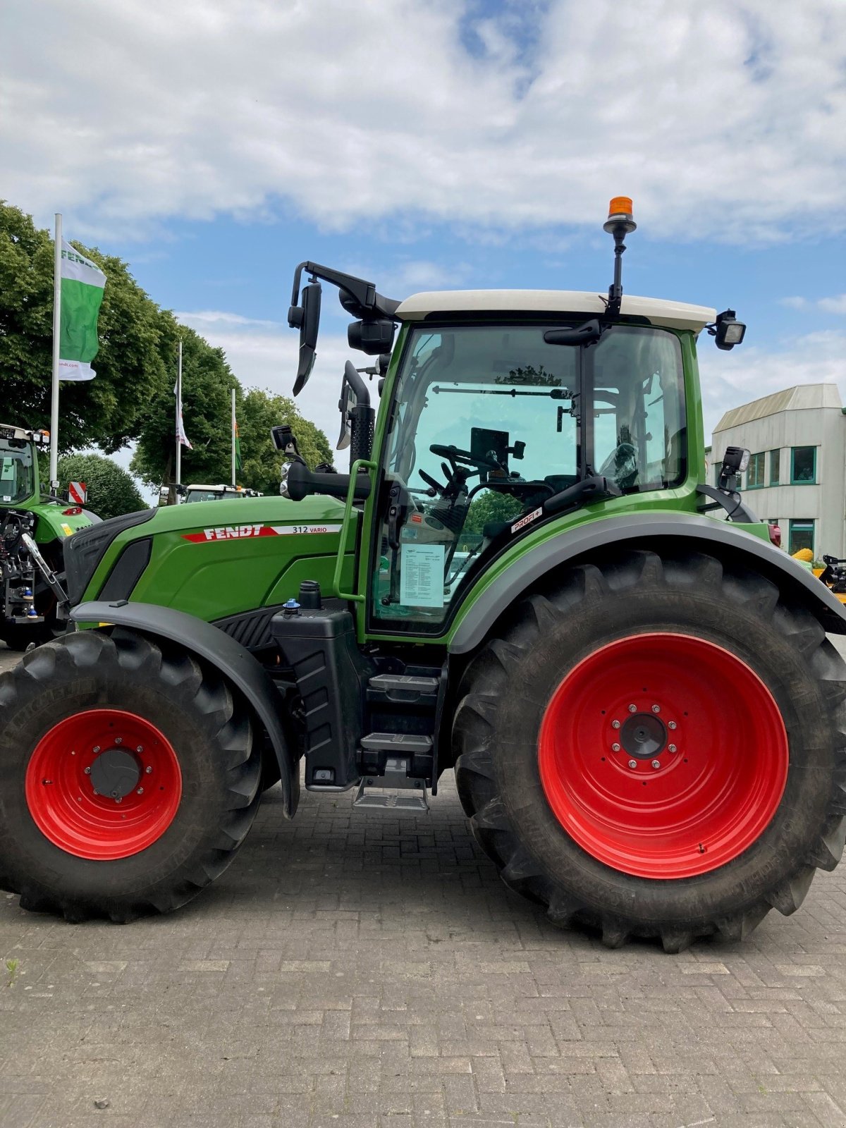 Traktor van het type Fendt 312 Vario Gen4 Profi+, Gebrauchtmaschine in Itzehoe (Foto 2)