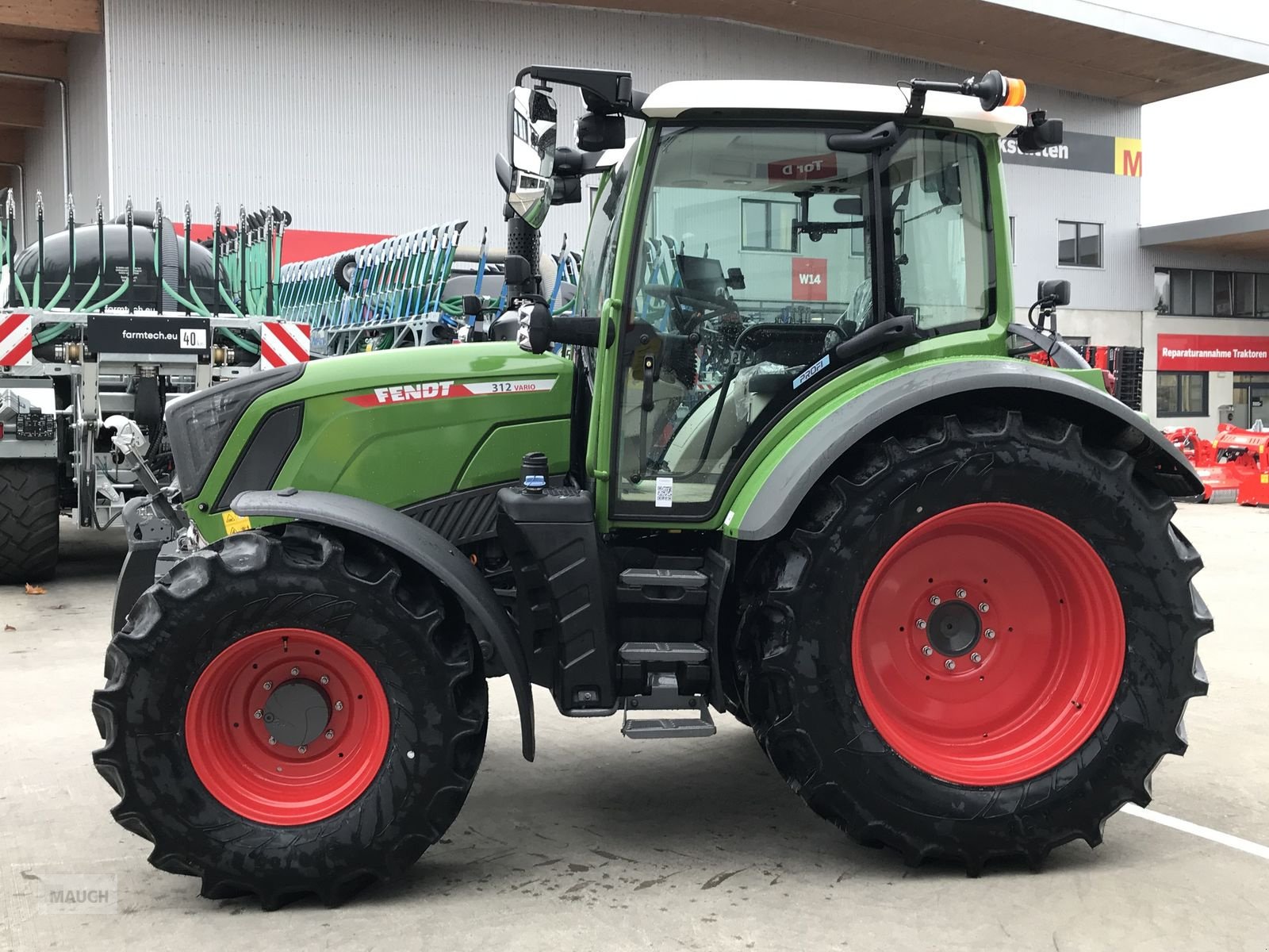 Traktor of the type Fendt 312 Vario Profi, Neumaschine in Burgkirchen (Picture 5)