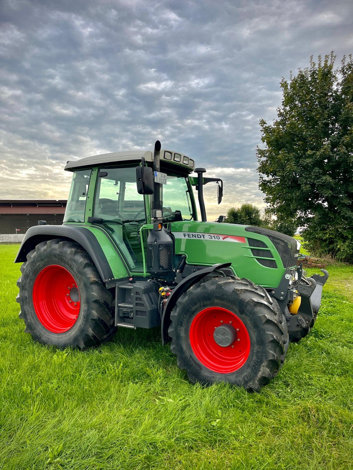 Traktor Türe ait Fendt 31O Vario SCR, Gebrauchtmaschine içinde Hiltenfingen (resim 4)