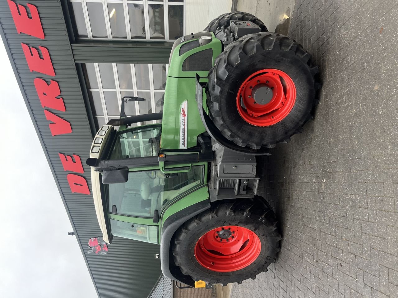 Traktor of the type Fendt 411, Gebrauchtmaschine in Wadenoijen (Picture 2)