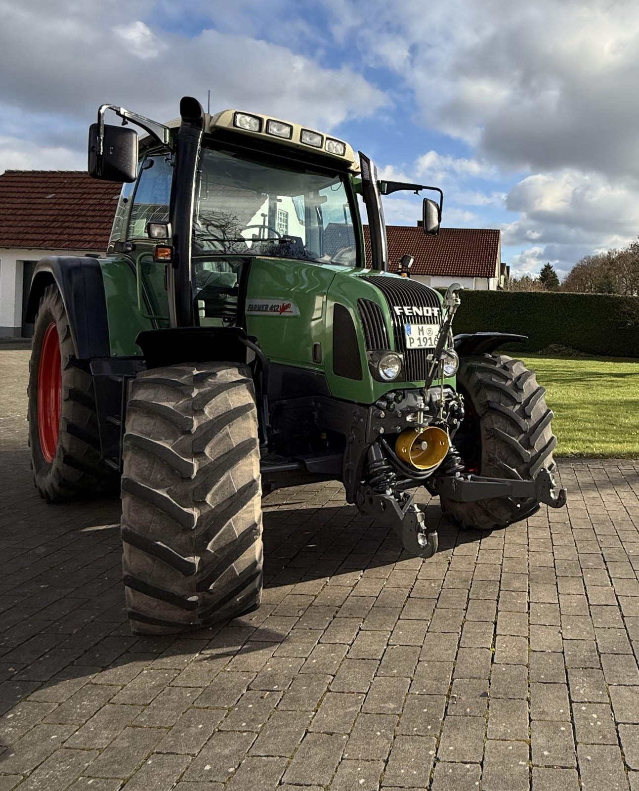 Traktor des Typs Fendt 412  Vario, Gebrauchtmaschine in Oberschleißheim (Bild 1)