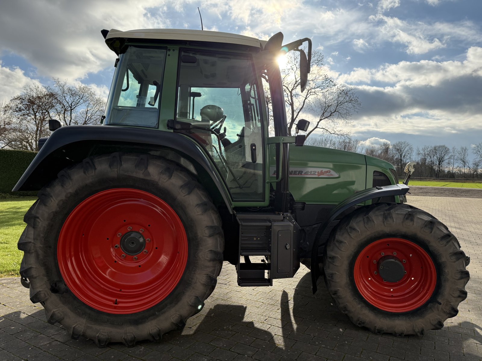 Traktor des Typs Fendt 412  Vario, Gebrauchtmaschine in Oberschleißheim (Bild 5)