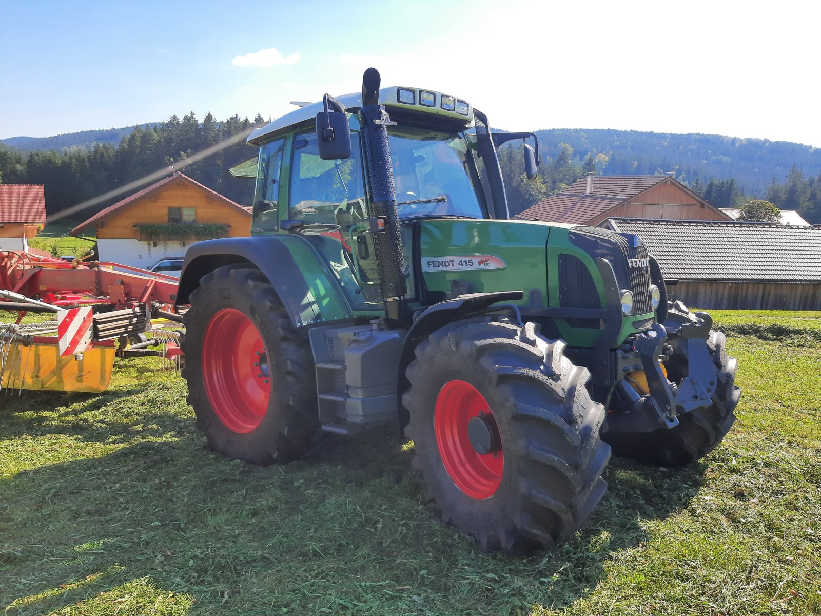 Traktor des Typs Fendt 415 Vario TMS, Gebrauchtmaschine in Böbrach (Bild 2)