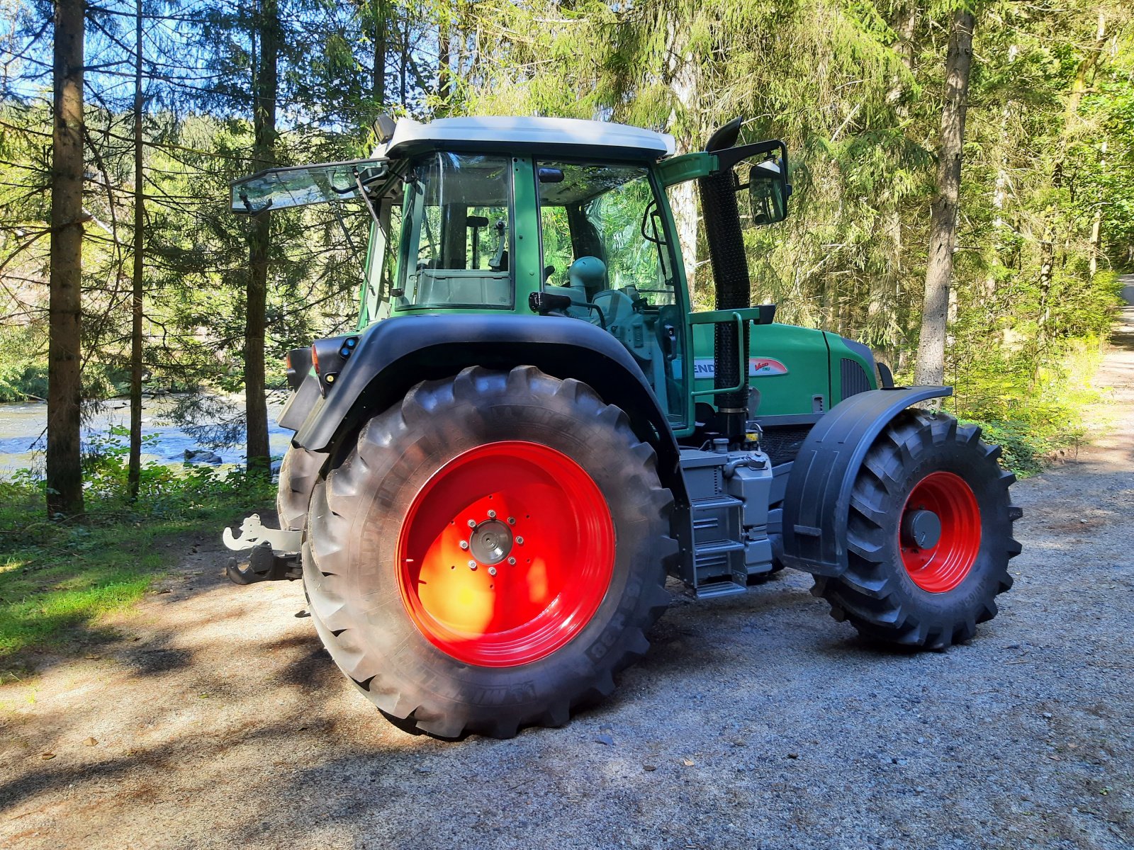 Traktor des Typs Fendt 415 Vario TMS, Gebrauchtmaschine in Böbrach (Bild 11)