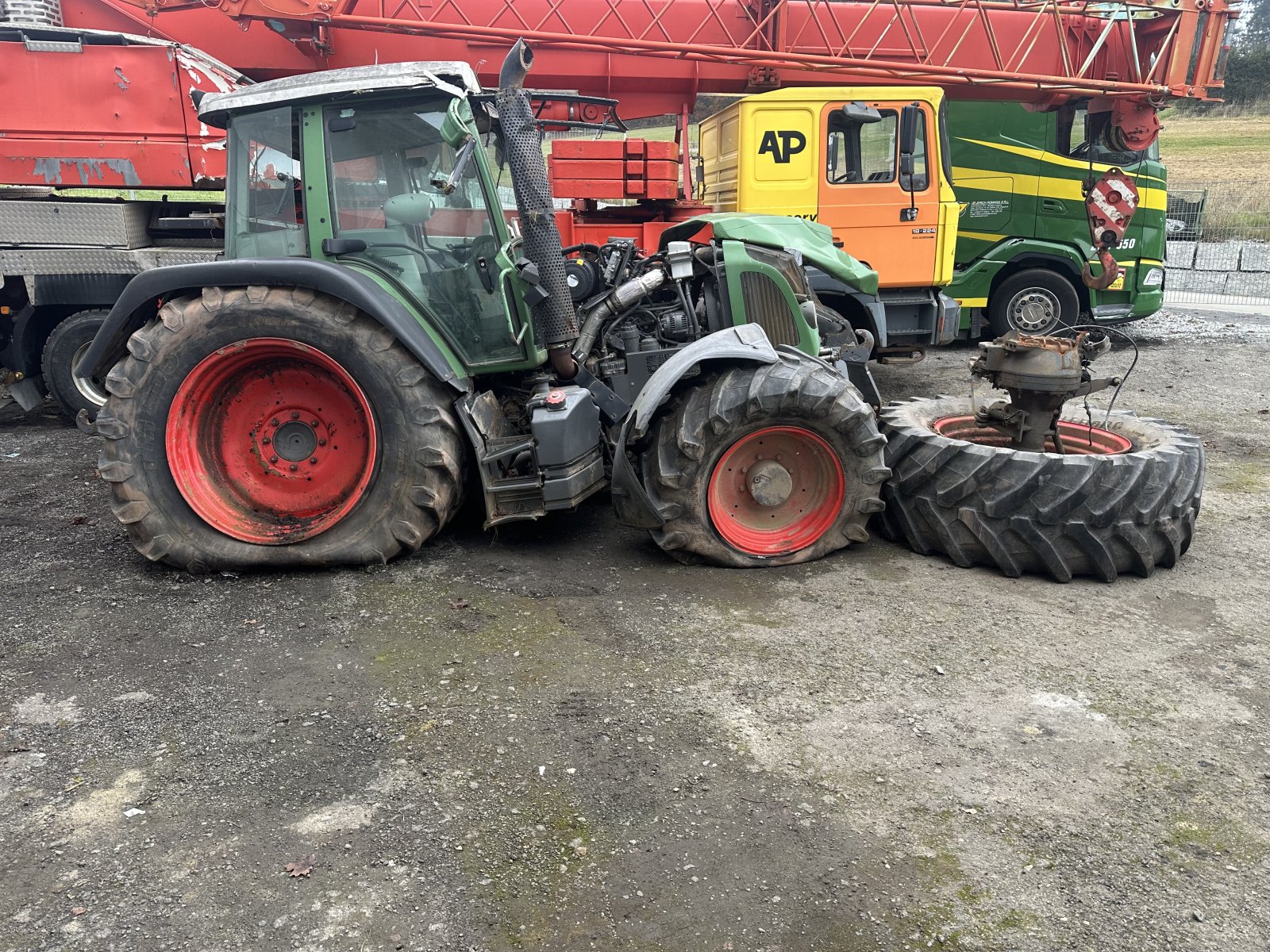 Traktor Türe ait Fendt 415 Vario Unfall, Gebrauchtmaschine içinde Neureichenau (resim 2)