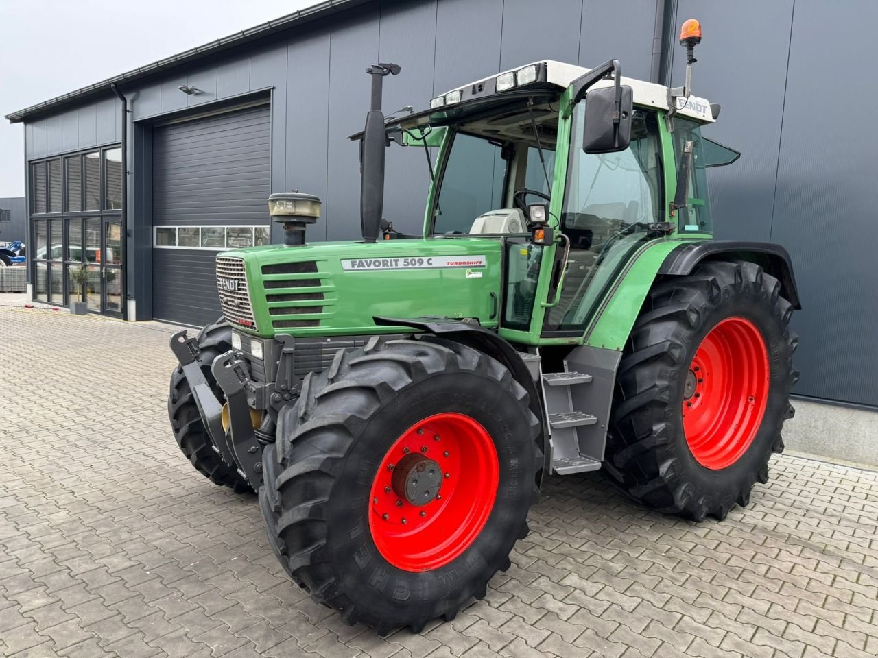 Traktor des Typs Fendt 509 Turboshift, Gebrauchtmaschine in Daarle (Bild 2)