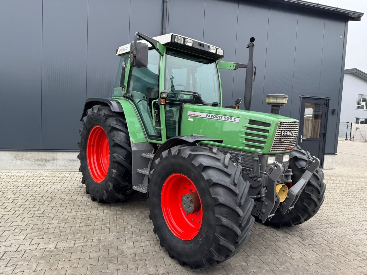 Traktor des Typs Fendt 509 Turboshift, Gebrauchtmaschine in Daarle (Bild 3)