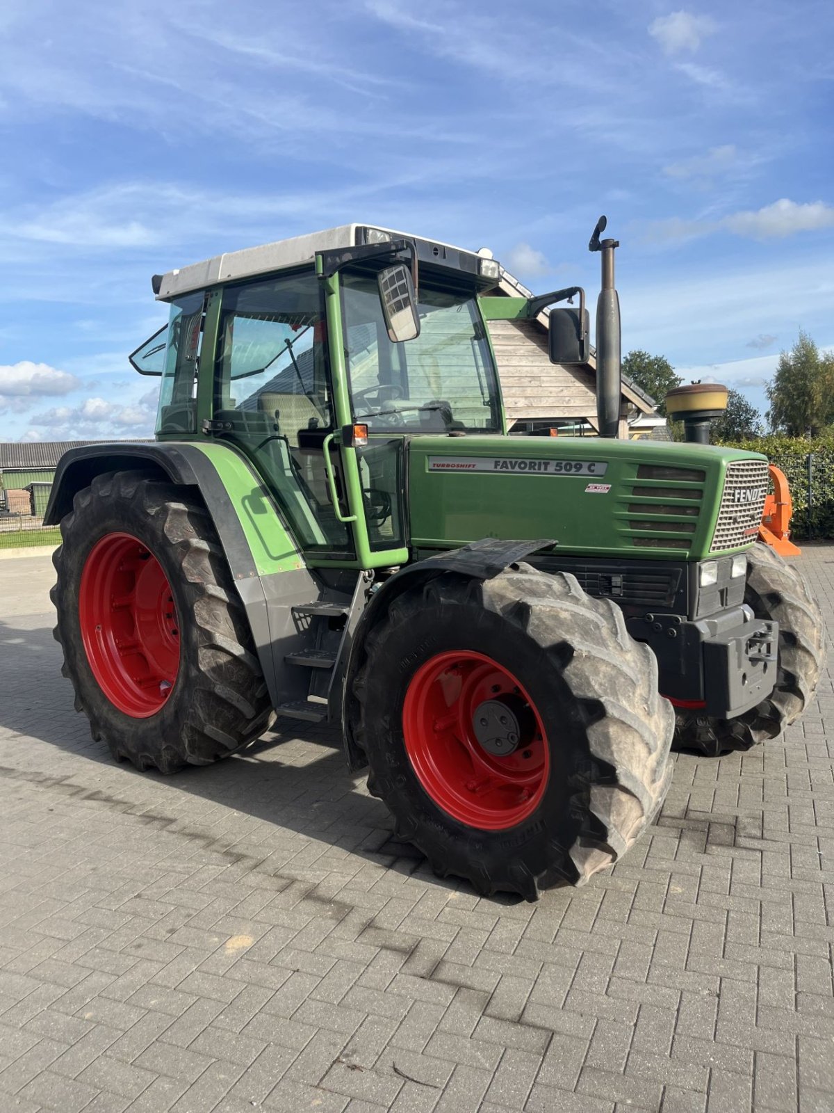 Traktor des Typs Fendt 509, Gebrauchtmaschine in Wadenoijen (Bild 2)