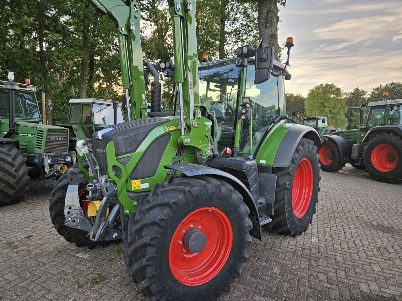 Traktor типа Fendt 514 1900h Cargo frontlader 516, Gebrauchtmaschine в Bergen op Zoom (Фотография 1)