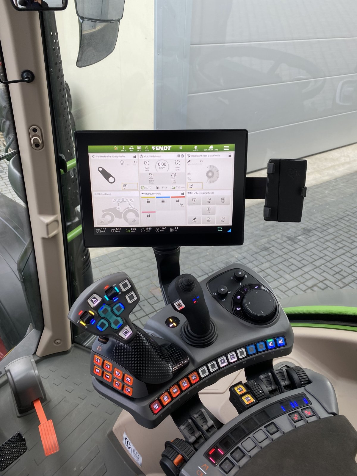 Traktor του τύπου Fendt 514 Vario Gen.3 Power+ Setting2 mit RTK, LED, Infotainment ... ähnlich 516 Profiplus Profi+, Gebrauchtmaschine σε Weigendorf (Φωτογραφία 15)