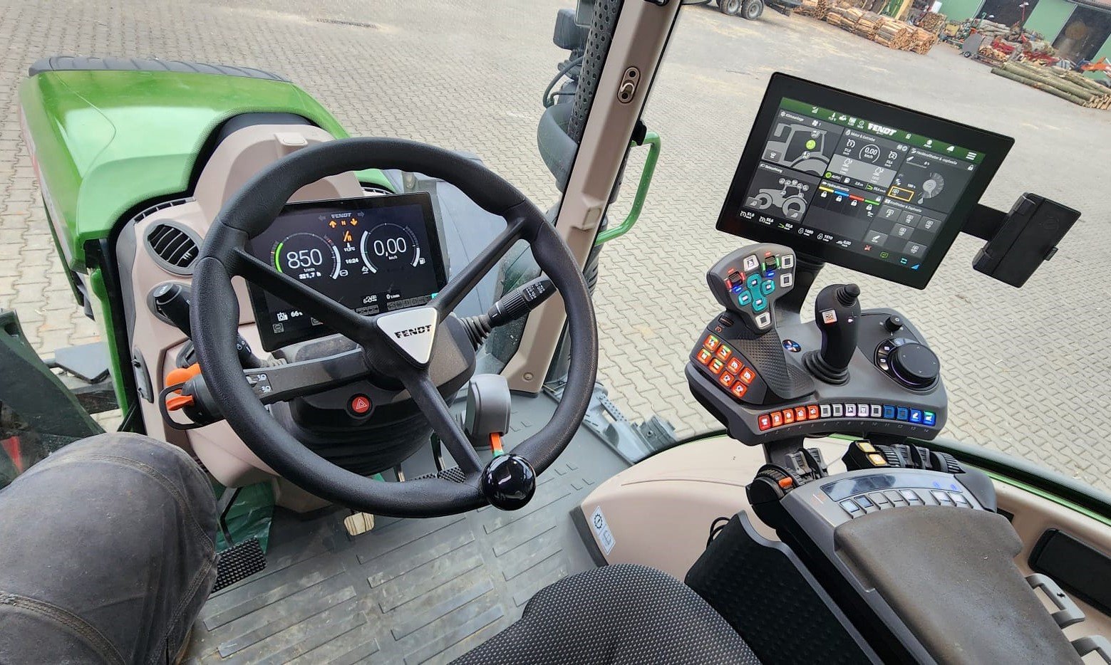 Traktor van het type Fendt 514 Vario PowerPlus, Gebrauchtmaschine in Schnaittach (Foto 2)