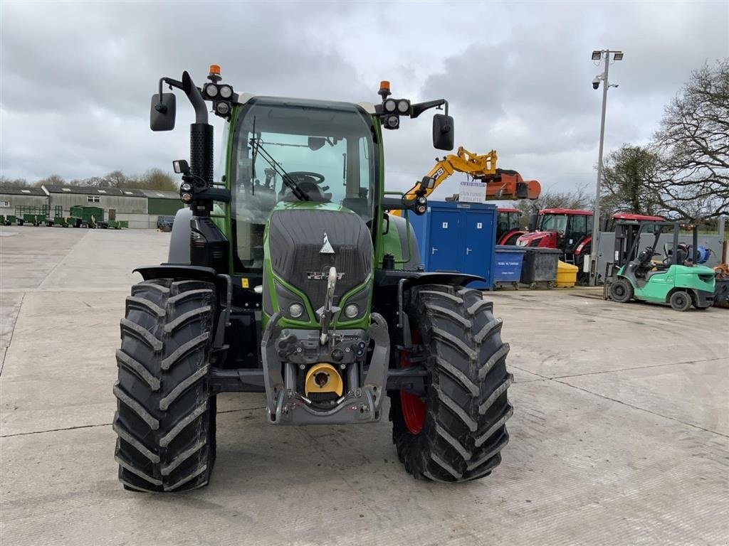 Traktor of the type Fendt 516 Power Plus Front PTO. Front Lift. Vario. Luft bremser. Affjedret førerhus og foraksel. Ring til Ulrik på 40255544. Jeg snakker Jysk, tysk og engelsk., Gebrauchtmaschine in Kolding (Picture 1)