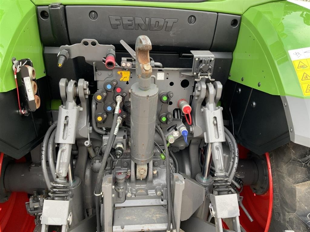 Traktor a típus Fendt 516 Power Plus SOLGT!!! Front PTO. Front Lift. Vario. Luft bremser. Affjedret førerhus og foraksel. Ring til Ulrik på 40255544. Jeg snakker Jysk, tysk og engelsk., Gebrauchtmaschine ekkor: Kolding (Kép 5)