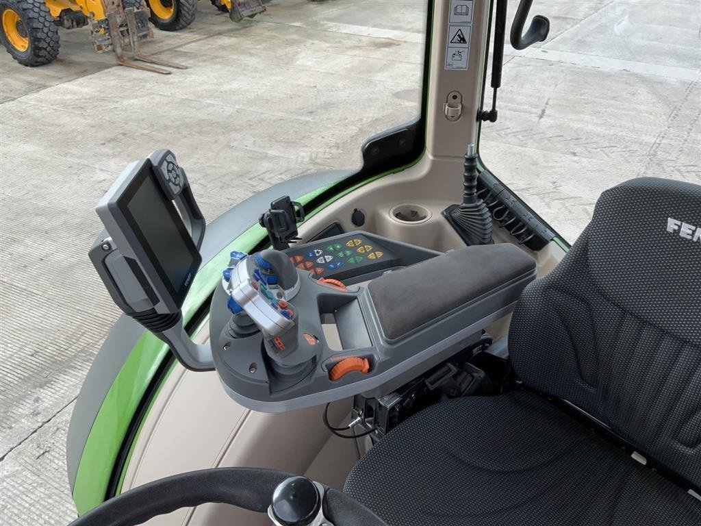 Traktor typu Fendt 516 Power Plus SOLGT!!! Front PTO. Front Lift. Vario. Luft bremser. Affjedret førerhus og foraksel. Ring til Ulrik på 40255544. Jeg snakker Jysk, tysk og engelsk., Gebrauchtmaschine w Kolding (Zdjęcie 6)