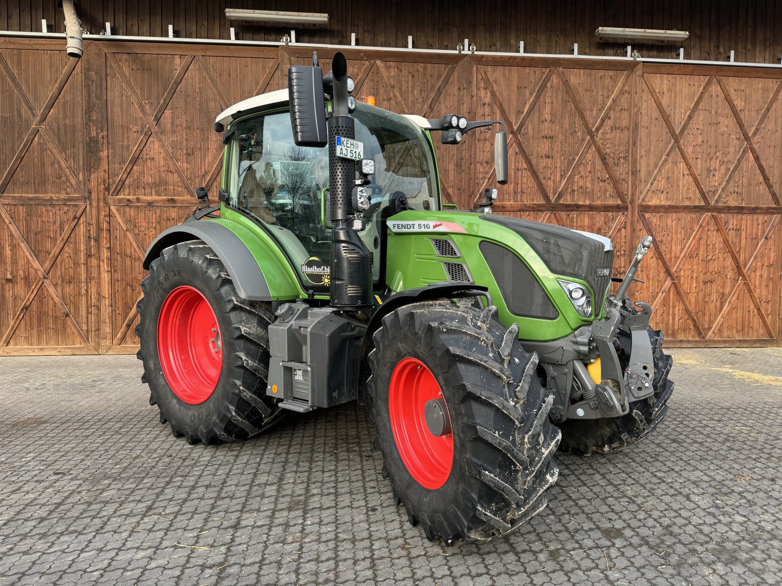 Traktor of the type Fendt 516 Vario Profi Plus S4, Gebrauchtmaschine in Kelheim (Picture 3)