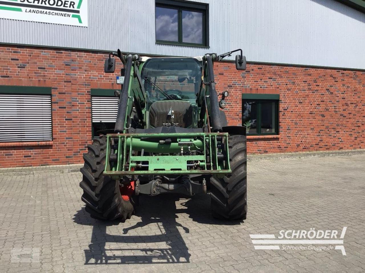 Traktor van het type Fendt 516 VARIO SCR PROFI, Gebrauchtmaschine in Friedland (Foto 12)