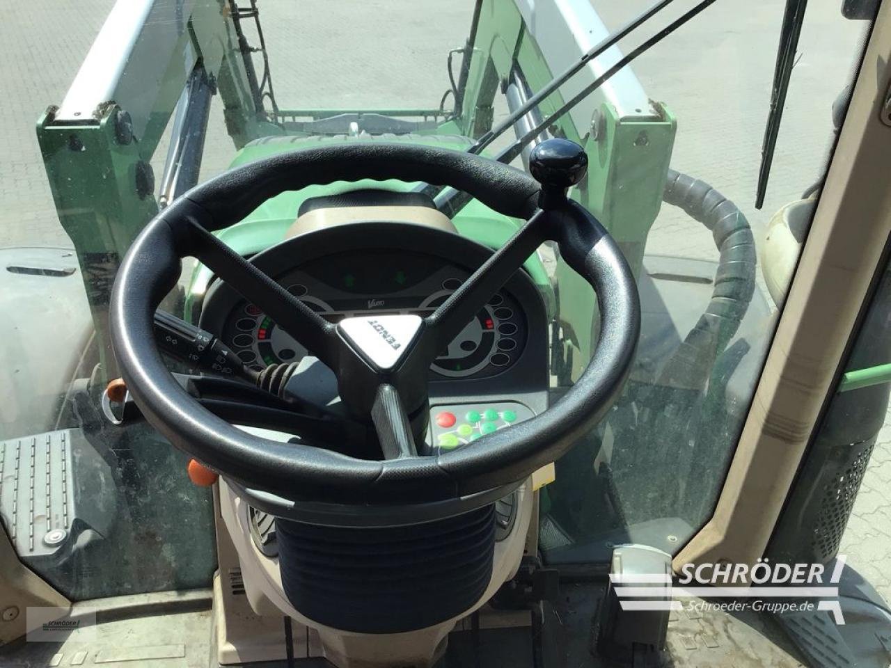 Traktor van het type Fendt 516 VARIO SCR PROFI, Gebrauchtmaschine in Friedland (Foto 24)