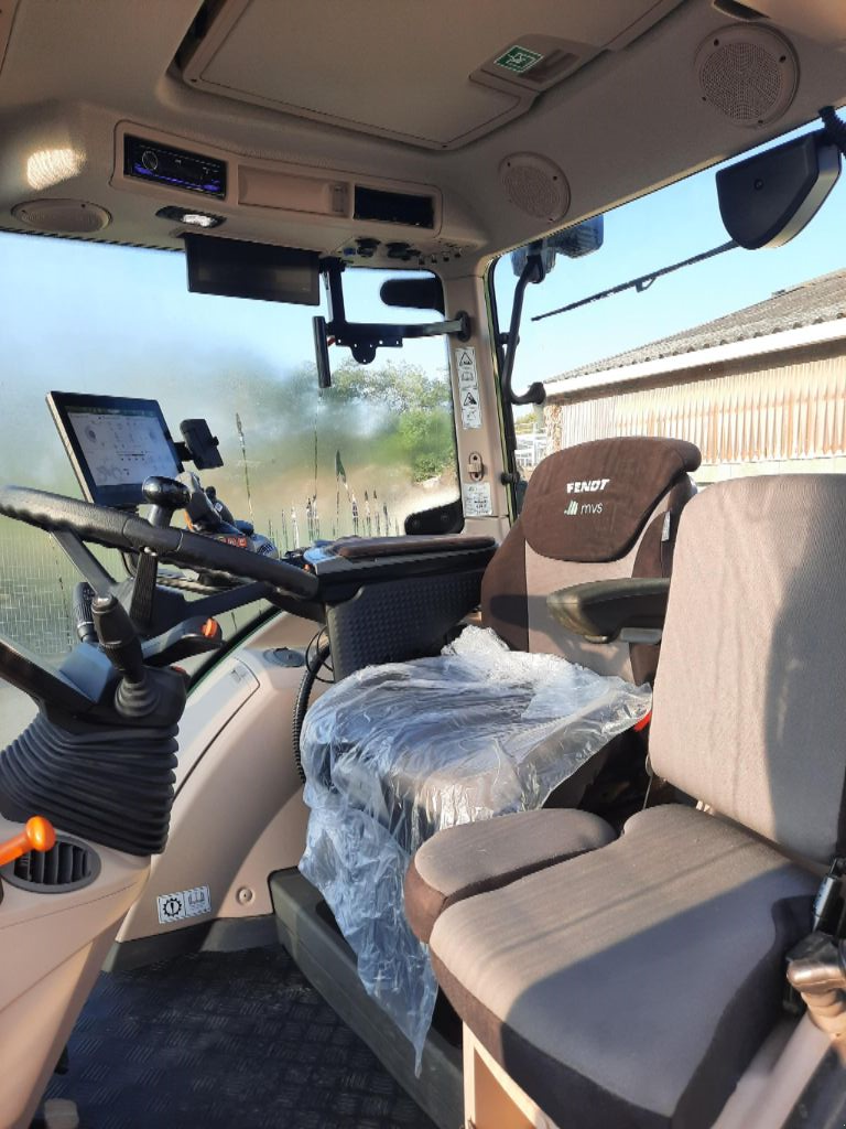 Traktor des Typs Fendt 516 Vario, Gebrauchtmaschine in Doué-en-Anjou (Bild 6)