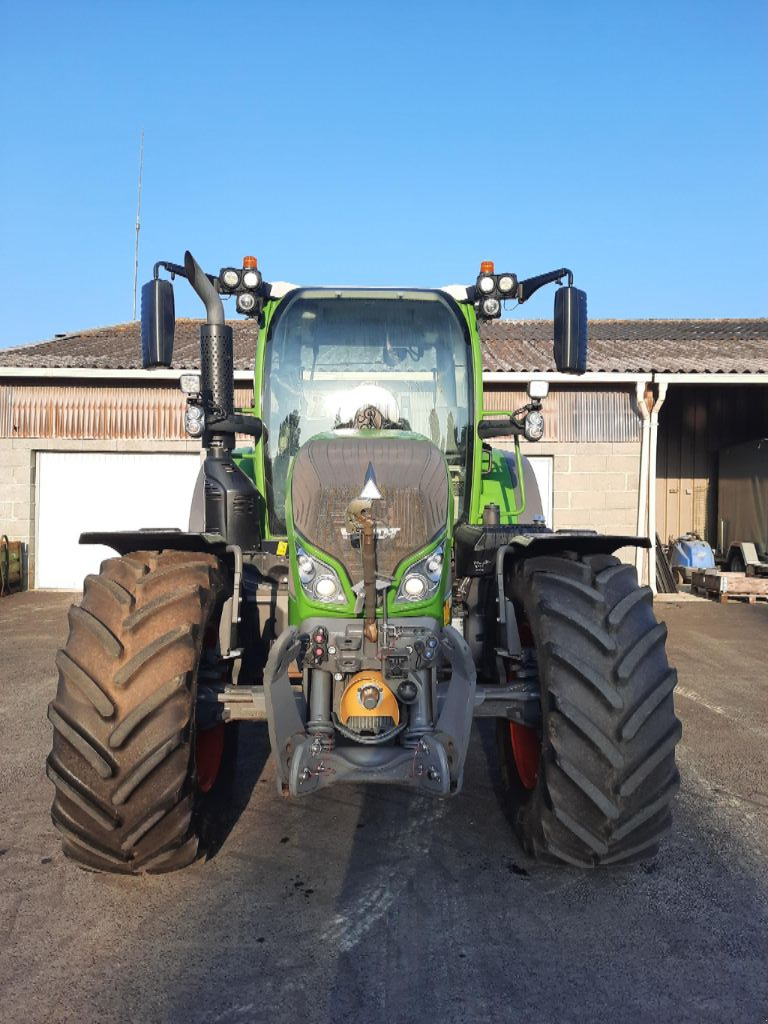 Traktor van het type Fendt 516 Vario, Gebrauchtmaschine in Doué-en-Anjou (Foto 3)