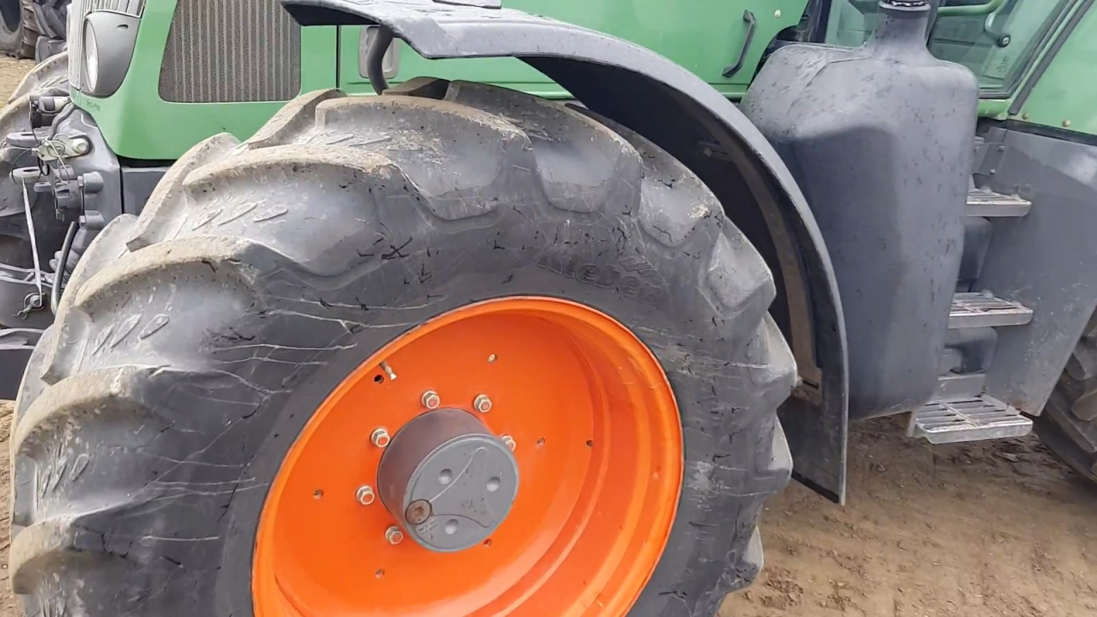 Traktor des Typs Fendt 712 Vario, Gebrauchtmaschine in Casic (Bild 2)