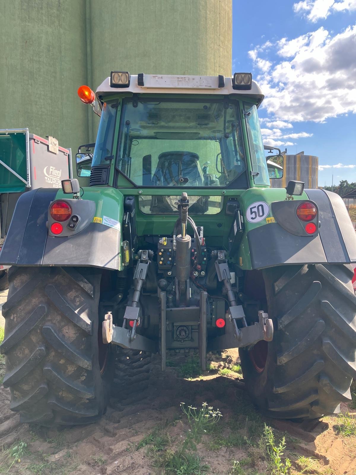 Traktor des Typs Fendt 712 Vario, Gebrauchtmaschine in Hillerse (Bild 4)