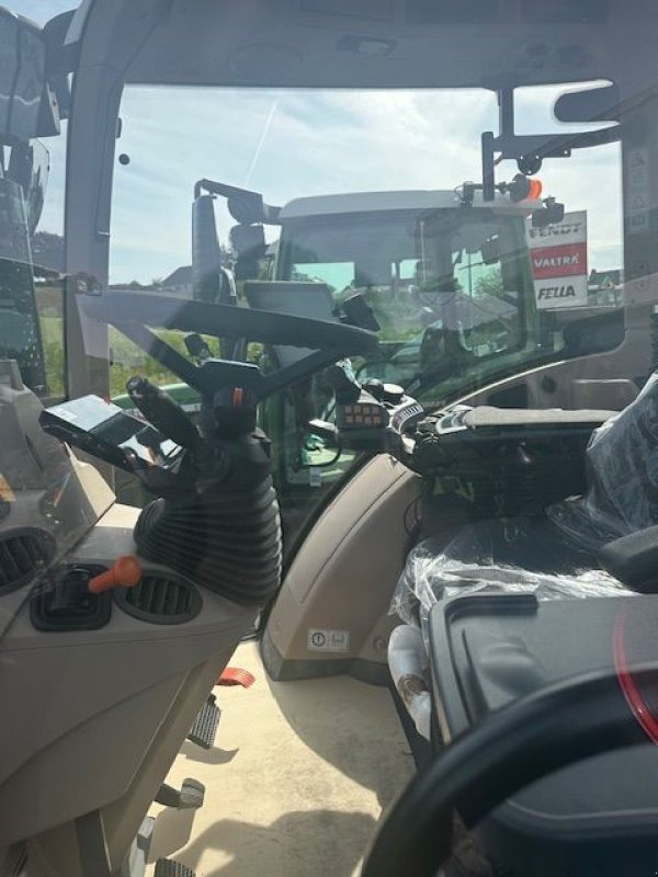 Traktor of the type Fendt 714 Vario Profi, Vorführmaschine in Sieget in der Wart (Picture 5)