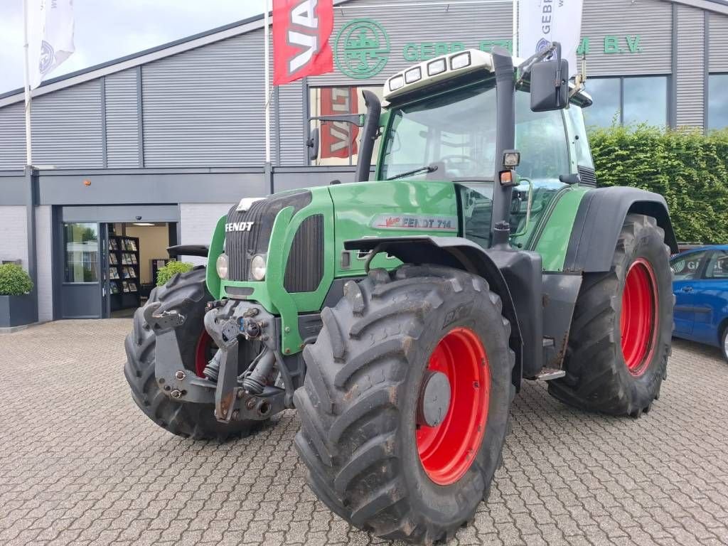 Traktor tipa Fendt 714 Vario TMS, Gebrauchtmaschine u Borne (Slika 1)