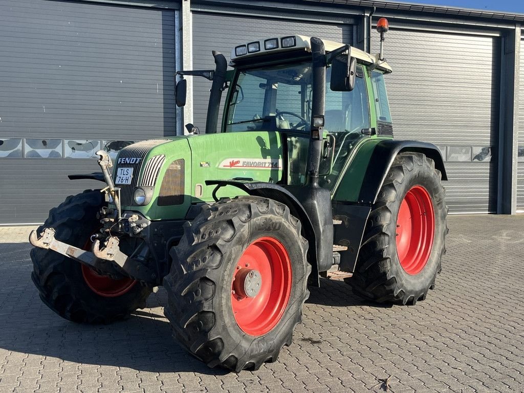 Traktor van het type Fendt 714 Vario, Gebrauchtmaschine in Hapert (Foto 3)