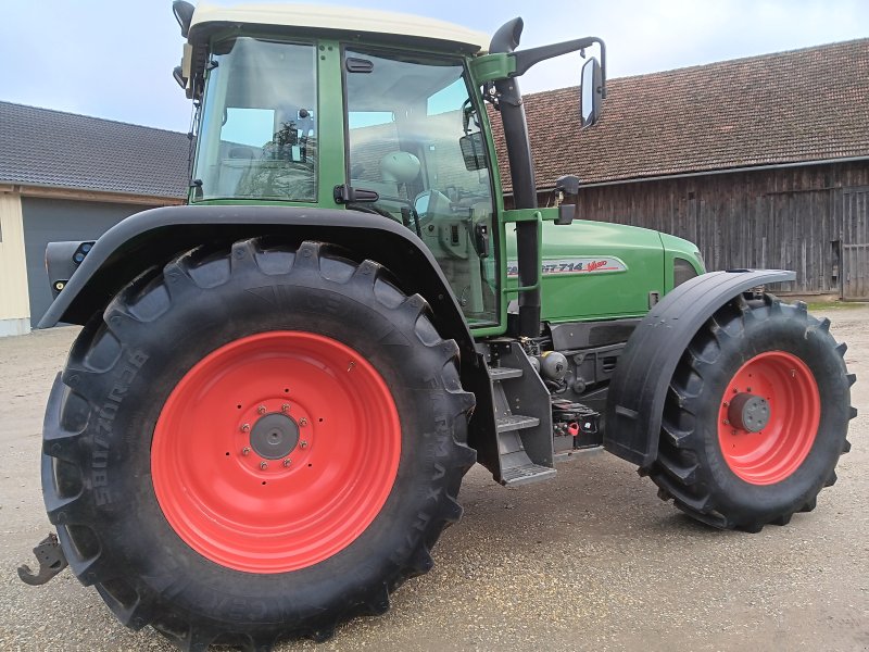 Traktor des Typs Fendt 714 Vario, Gebrauchtmaschine in Geiselhöring (Bild 1)