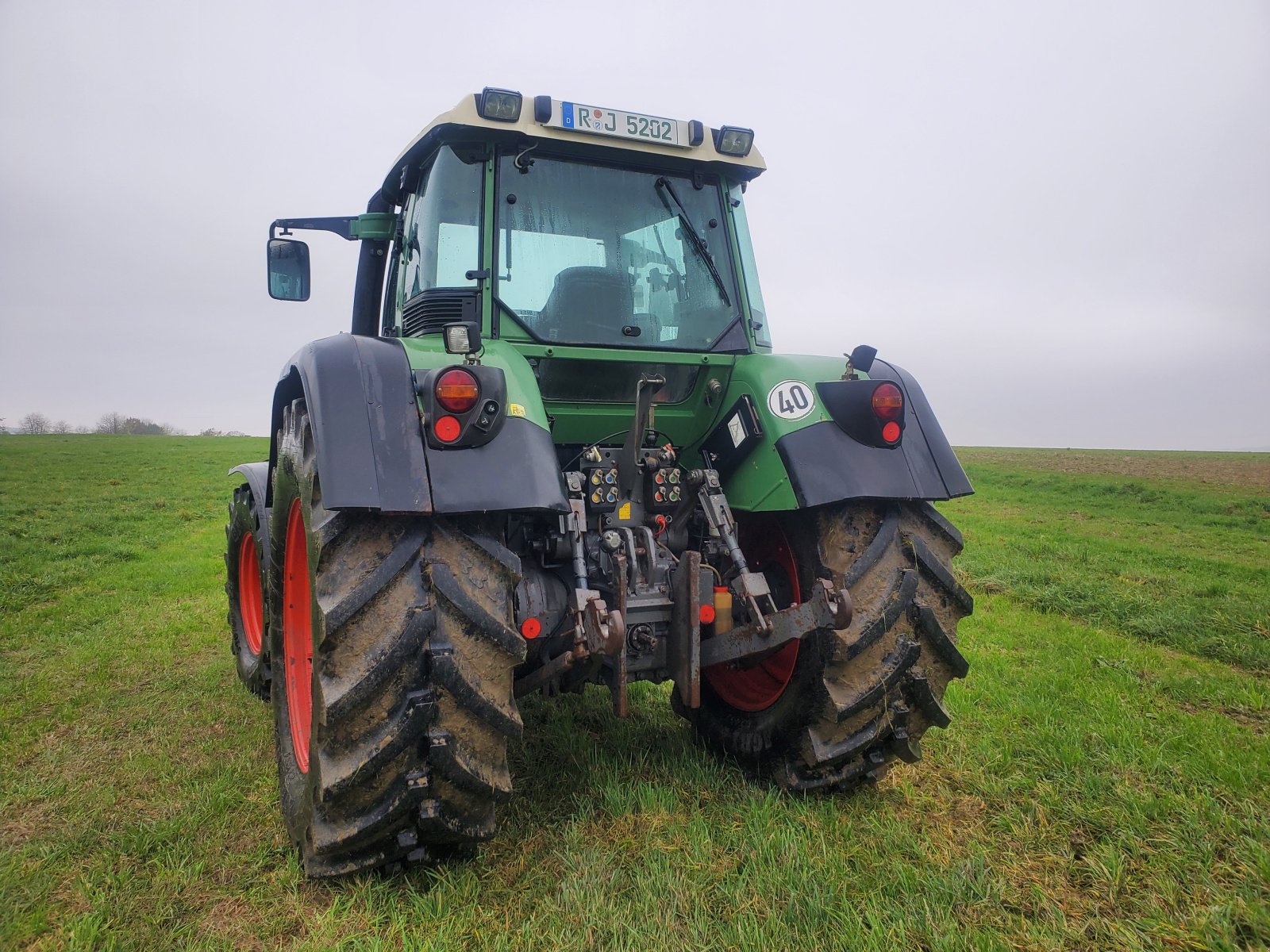 Traktor des Typs Fendt 714 Vario, Gebrauchtmaschine in Schierling (Bild 2)